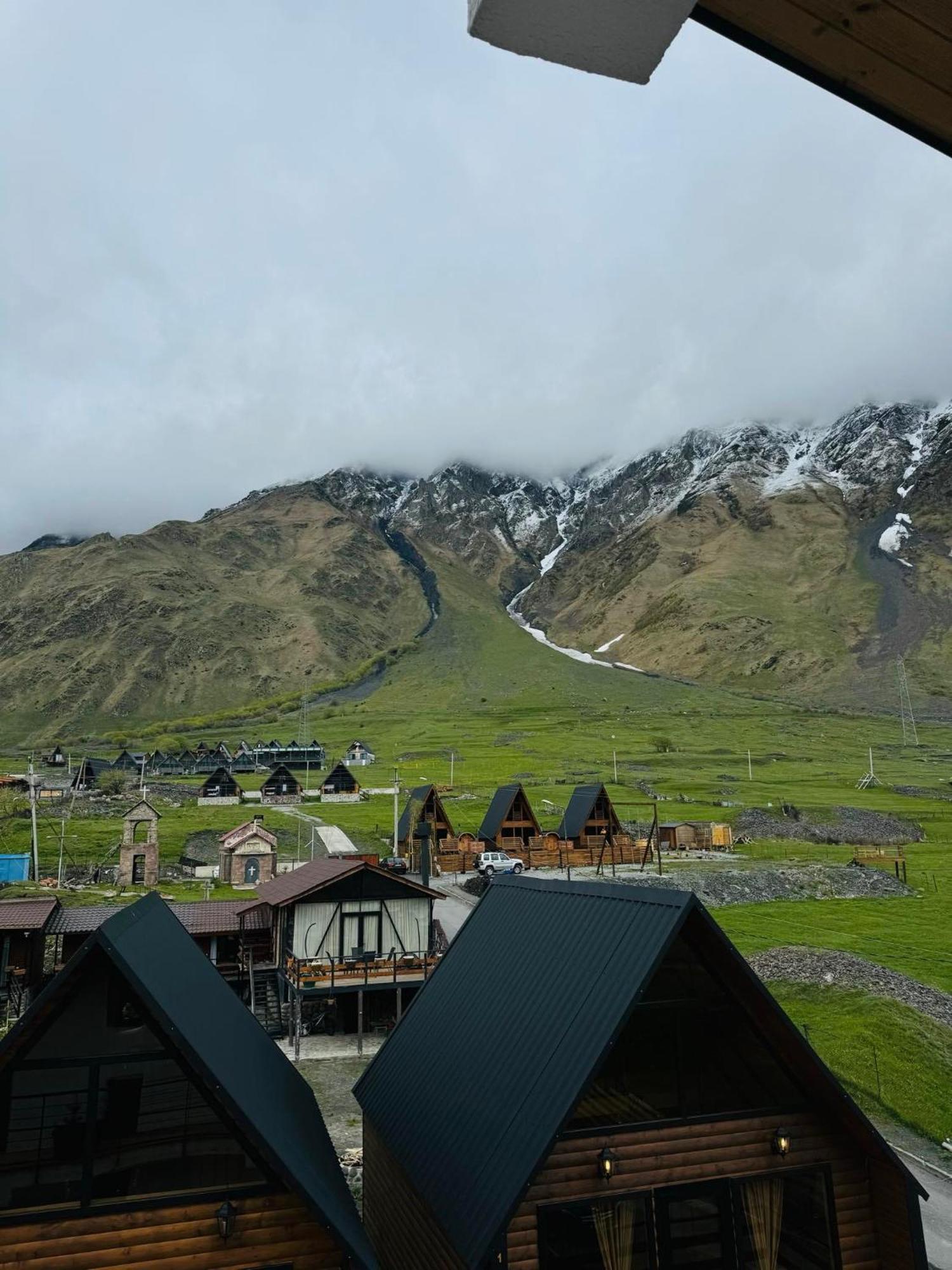 Chalet Kazbegi Hotel ภายนอก รูปภาพ