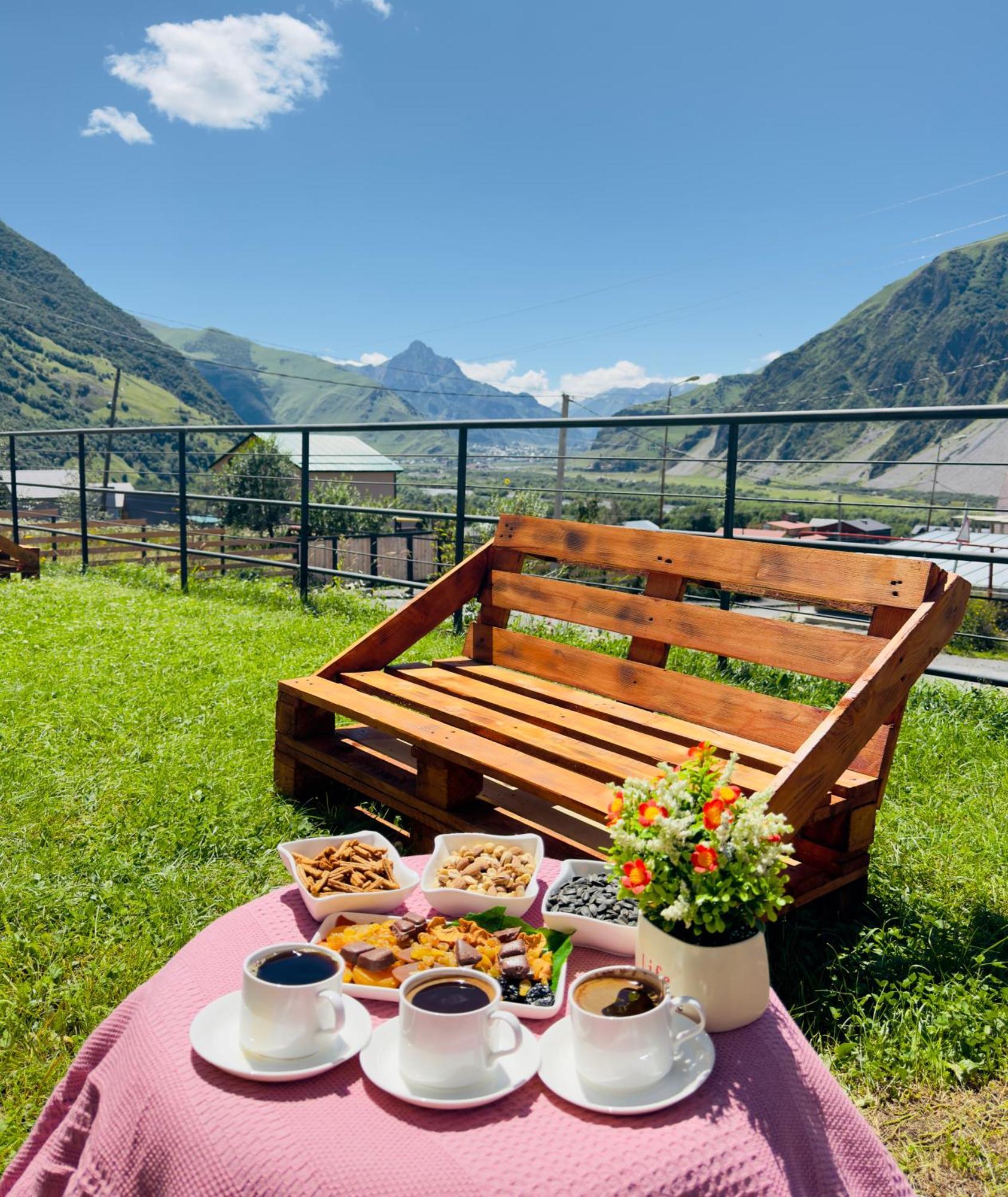 Chalet Kazbegi Hotel ภายนอก รูปภาพ